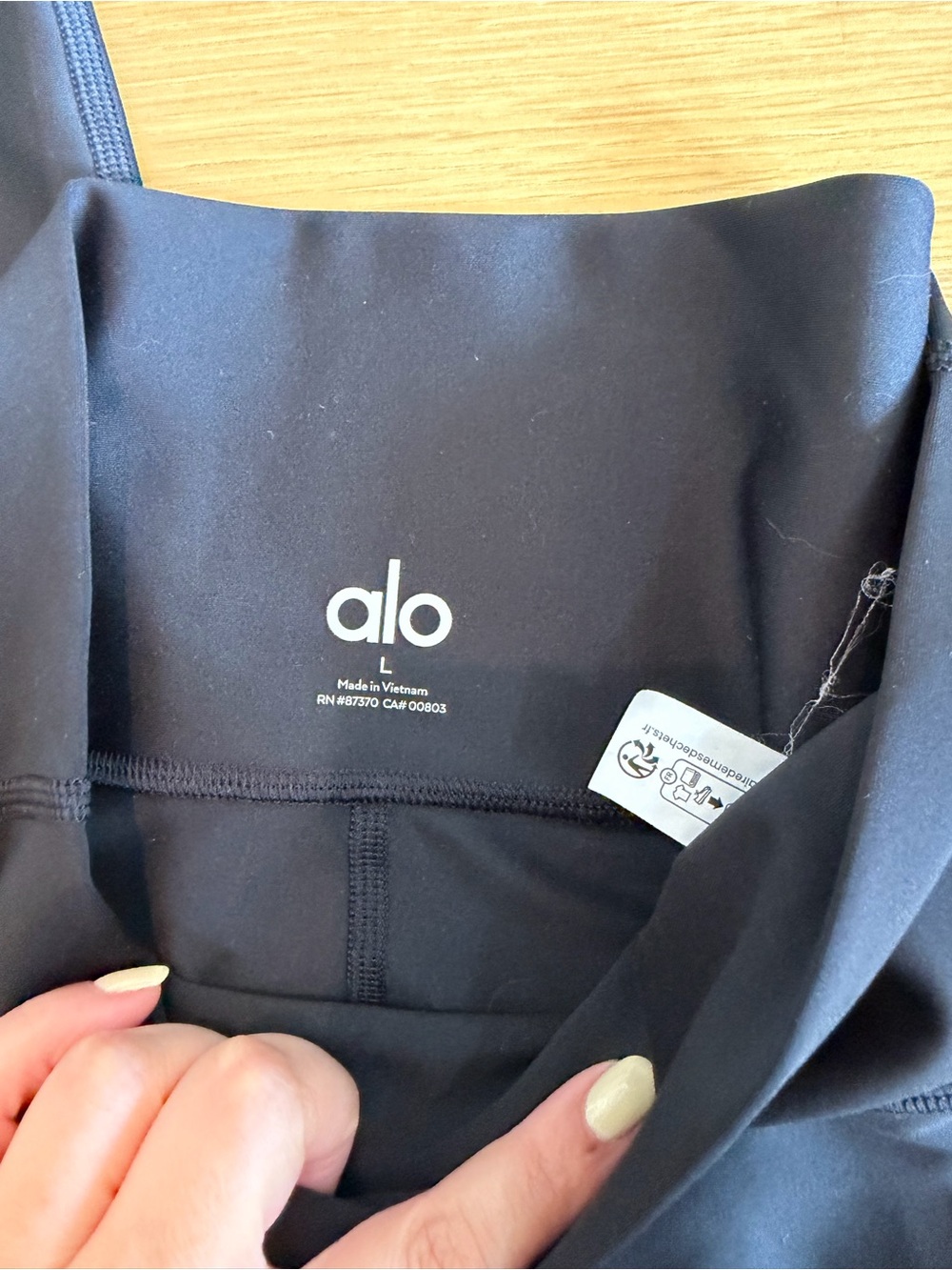 ALO Yoga Black High-Rise Leggings with Logo - Picture 2 of 2